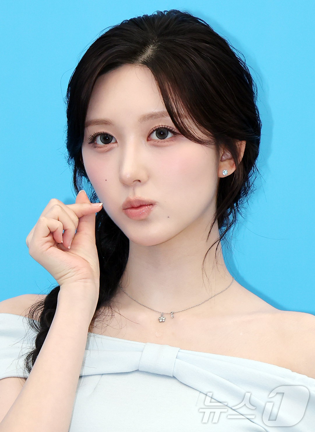 (서울=뉴스1) 김진환 기자 = 아이브 가을이 19일 서울 성동구 LES601 성수에서 열린 센카 팝업 기념 포토행사에 참석해 포즈를 취하고 있다. 2026.5.19/뉴스1