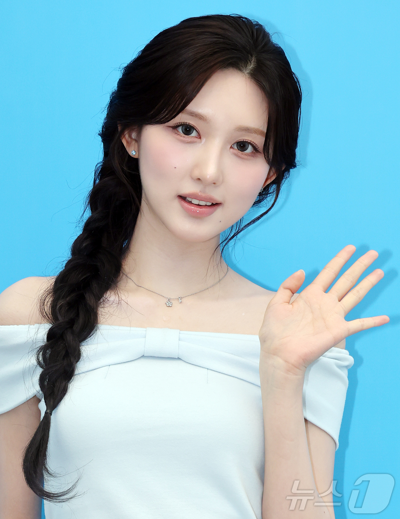 (서울=뉴스1) 김진환 기자 = 아이브 가을이 19일 서울 성동구 LES601 성수에서 열린 센카 팝업 기념 포토행사에 참석해 포즈를 취하고 있다. 2026.5.19/뉴스1
