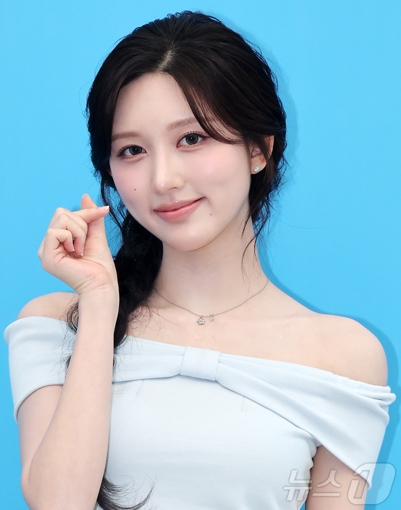 (서울=뉴스1) 김진환 기자 = 아이브 가을이 19일 서울 성동구 LES601 성수에서 열린 센카 팝업 기념 포토행사에 참석해 포즈를 취하고 있다. 2026.5.19/뉴스1