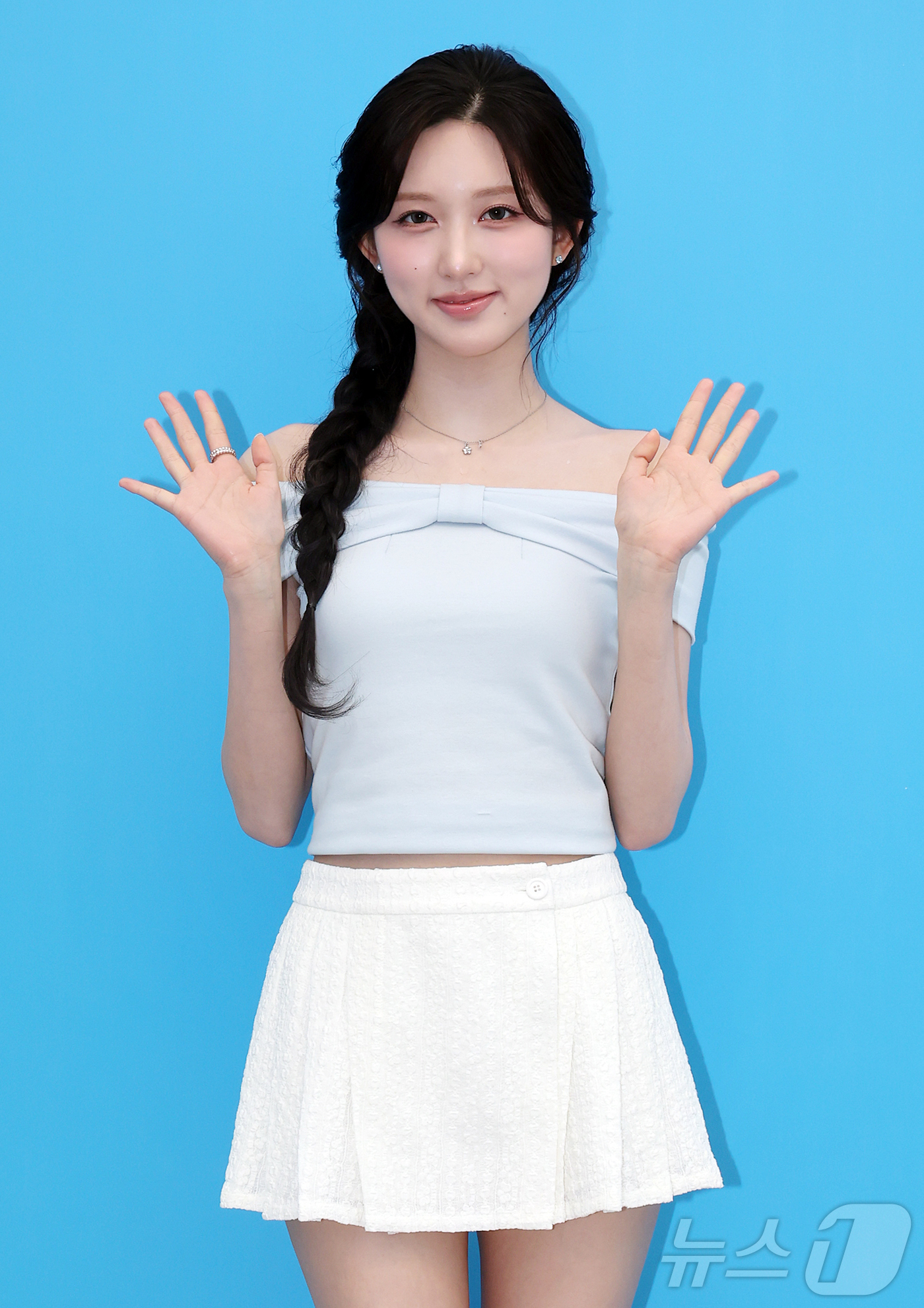 (서울=뉴스1) 김진환 기자 = 아이브 가을이 19일 서울 성동구 LES601 성수에서 열린 센카 팝업 기념 포토행사에 참석해 포즈를 취하고 있다. 2026.5.19/뉴스1