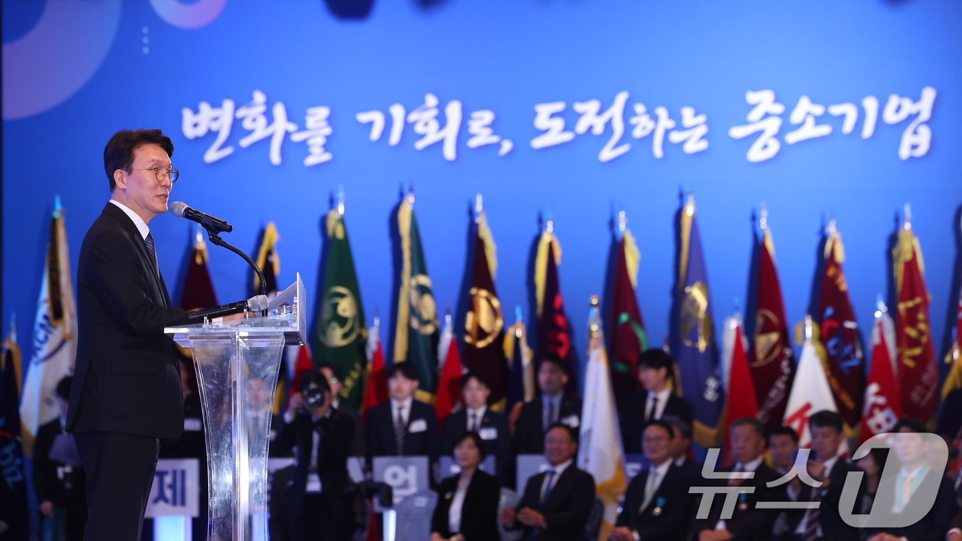 (서울=뉴스1) 김성진 기자 = 김민석 국무총리가 19일 서울 영등포구 여의도 중소기업중앙회 K-BIZ홀에서 열린 2026 대한민국 중소기업인 대회에서 격려사를 하고 있다. 202 …