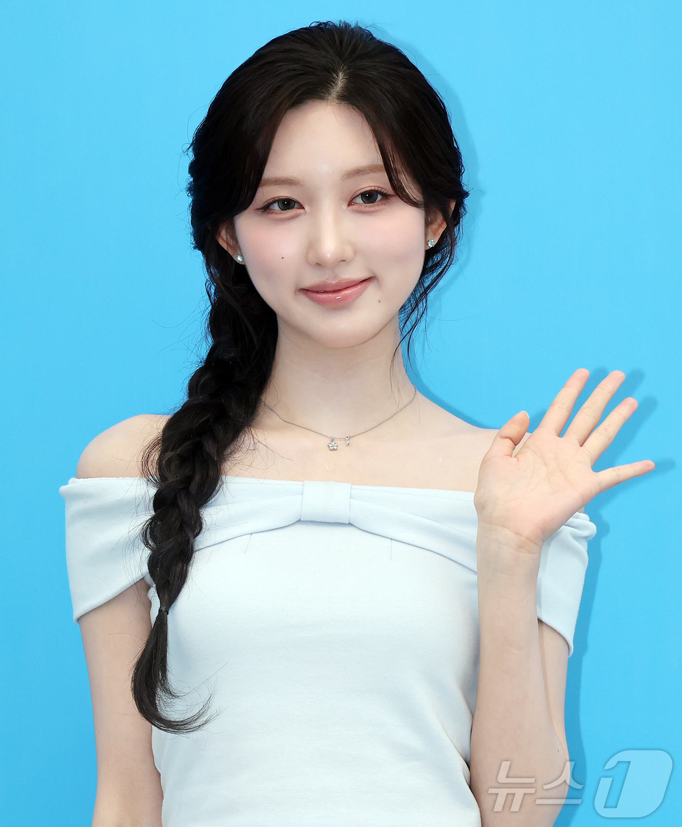 (서울=뉴스1) 김진환 기자 = 아이브 가을이 19일 서울 성동구 LES601 성수에서 열린 센카 팝업 기념 포토행사에 참석해 포즈를 취하고 있다. 2026.5.19/뉴스1