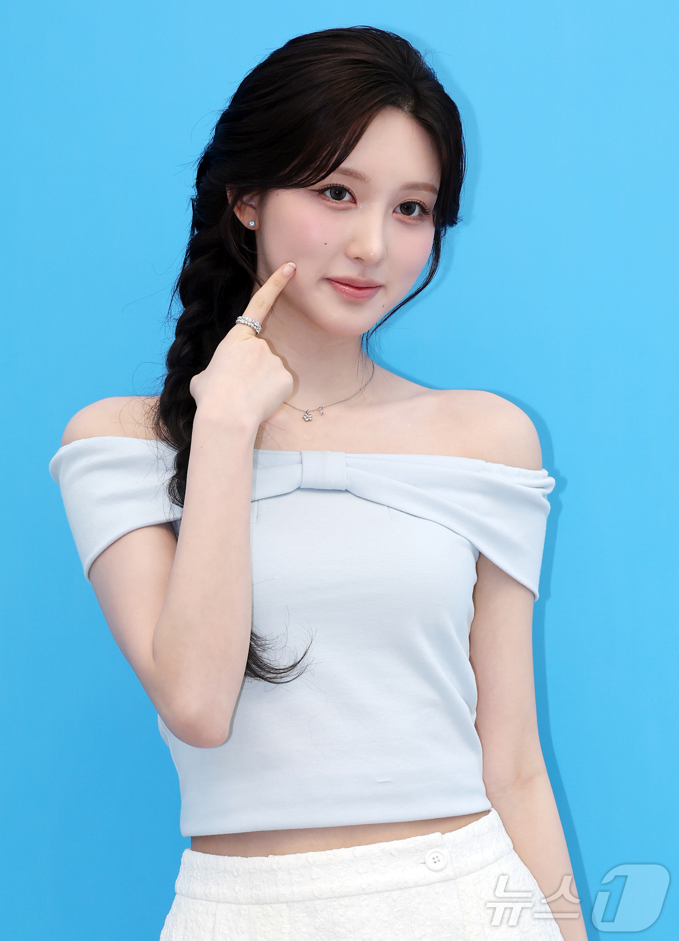 (서울=뉴스1) 김진환 기자 = 아이브 가을이 19일 서울 성동구 LES601 성수에서 열린 센카 팝업 기념 포토행사에 참석해 포즈를 취하고 있다. 2026.5.19/뉴스1