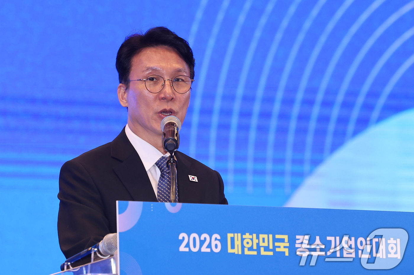 (서울=뉴스1) 김성진 기자 = 김민석 국무총리가 19일 서울 영등포구 여의도 중소기업중앙회 K-BIZ홀에서 열린 2026 대한민국 중소기업인 대회에서 격려사를 하고 있다. 202 …