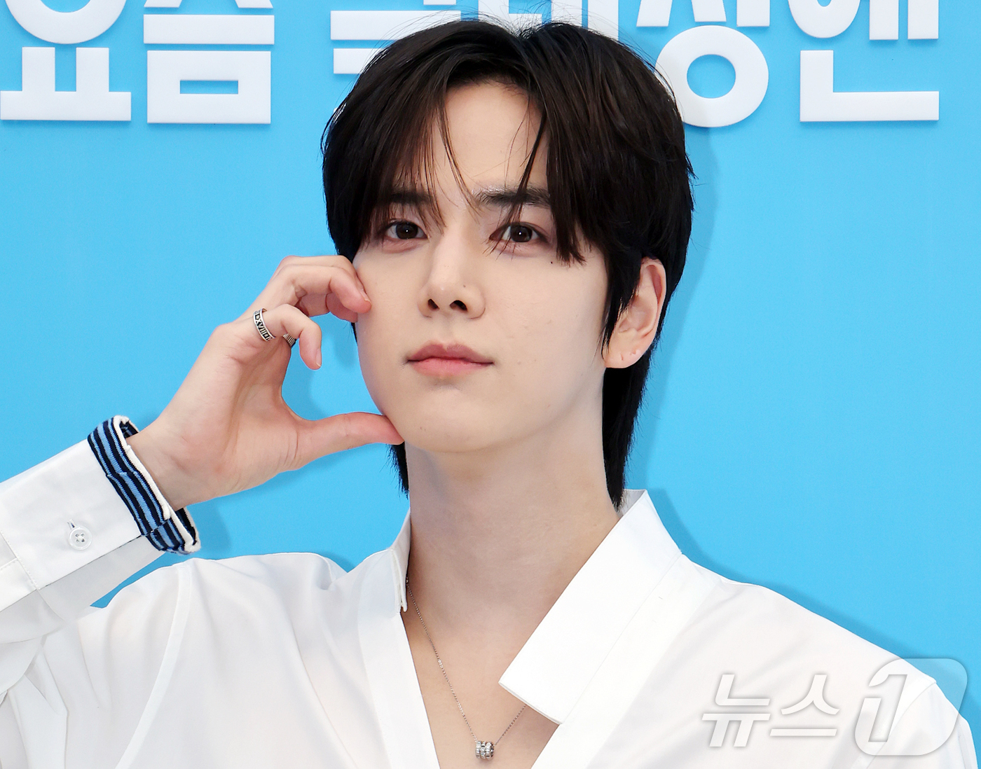 (서울=뉴스1) 김진환 기자 = 더보이즈 영훈이 19일 서울 성동구 LES601 성수에서 열린 센카 팝업 기념 포토행사에 참석해 포즈를 취하고 있다. 2026.5.19/뉴스1