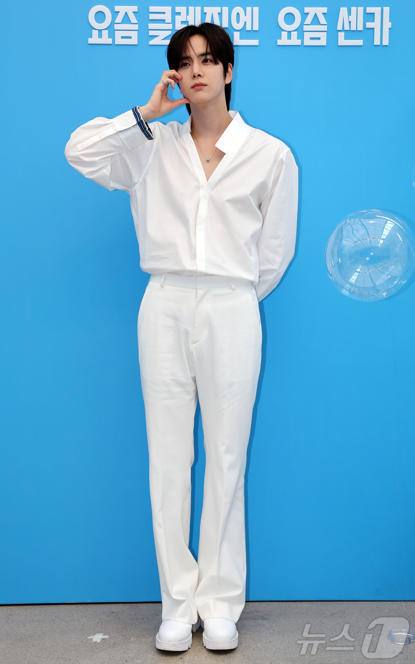 (서울=뉴스1) 김진환 기자 = 더보이즈 영훈이 19일 서울 성동구 LES601 성수에서 열린 센카 팝업 기념 포토행사에 참석해 포즈를 취하고 있다. 2026.5.19/뉴스1