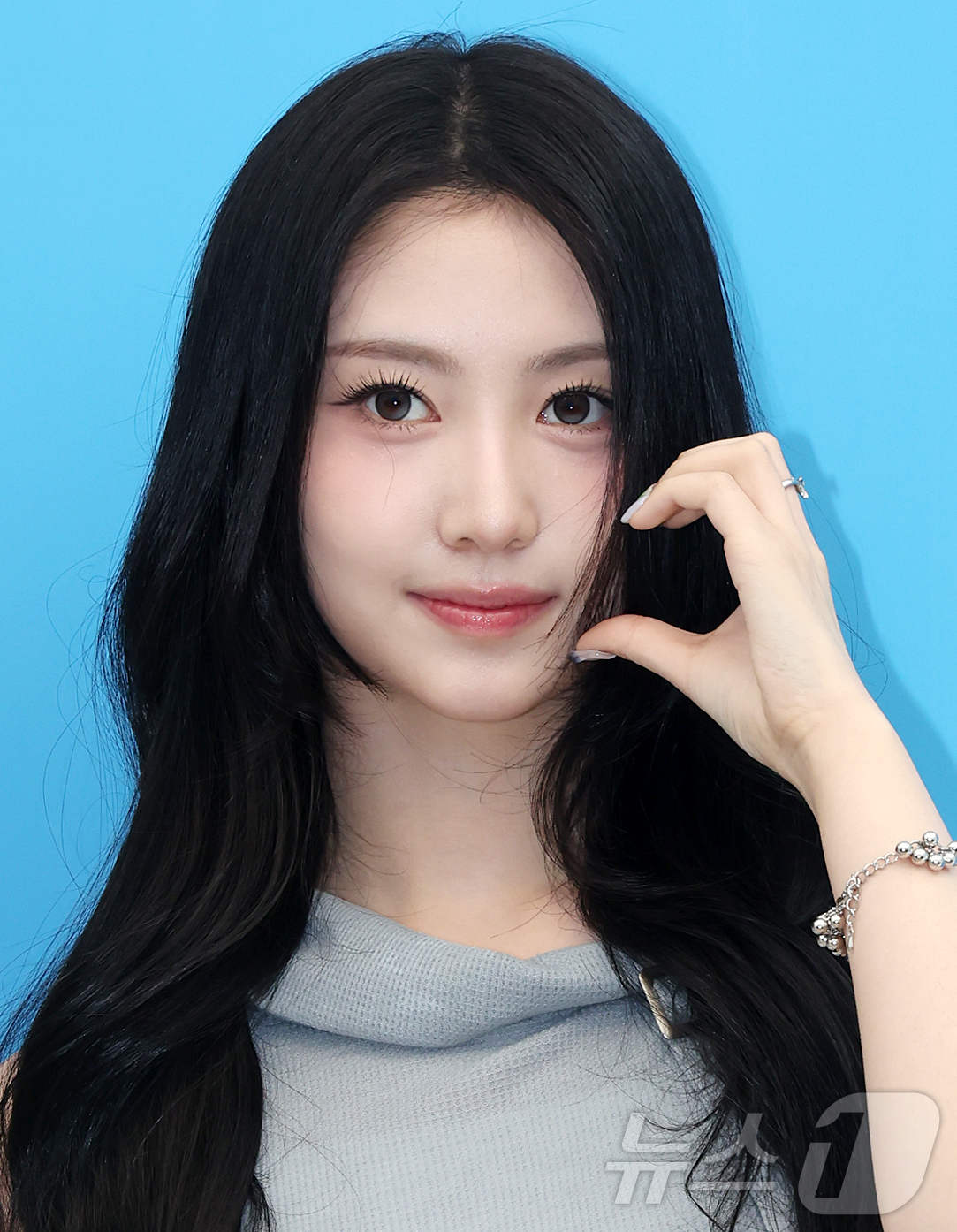 (서울=뉴스1) 김진환 기자 = 걸그룹 언차일드 이본이 19일 서울 성동구 LES601 성수에서 열린 센카 팝업 기념 포토행사에 참석해 포즈를 취하고 있다. 2026.5.19/뉴스 …