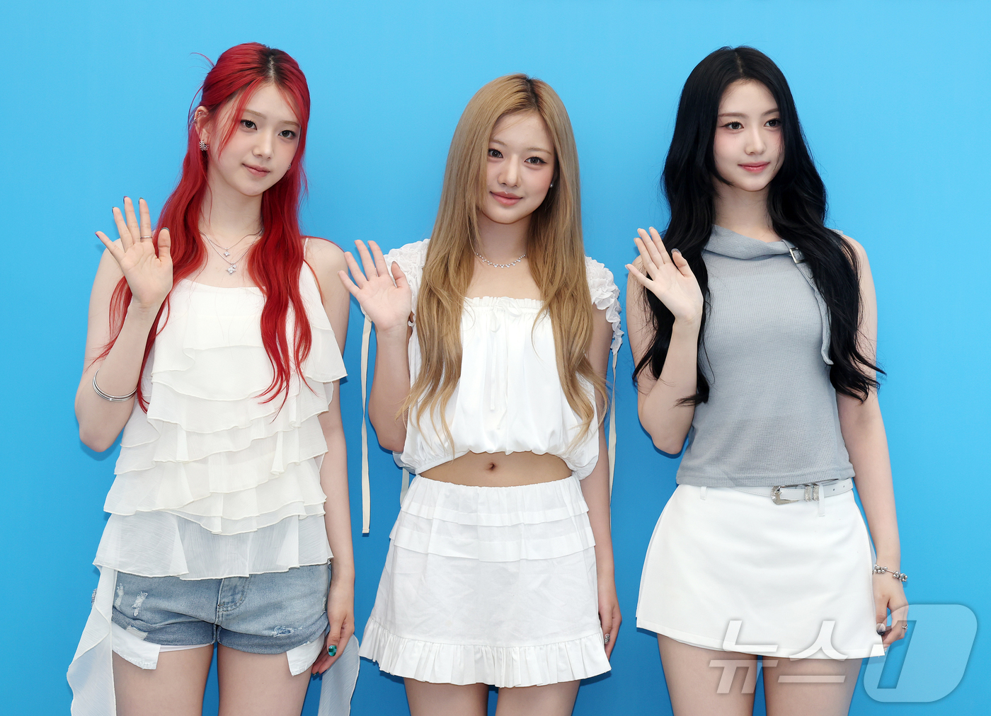 (서울=뉴스1) 김진환 기자 = 걸그룹 언차일드의 예은, 하은, 이본이 19일 서울 성동구 LES601 성수에서 열린 센카 팝업 기념 포토행사에 참석해 포즈를 취하고 있다. 202 …