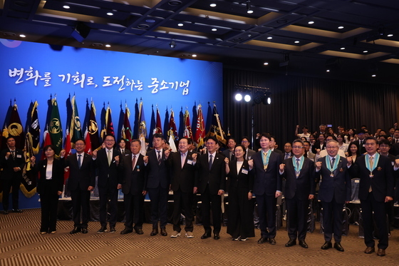 김민석 총리 '중소기업 파이팅'