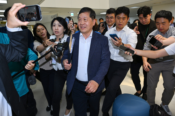 사후조정 오후회의 참석하는 박수근 중노위원장