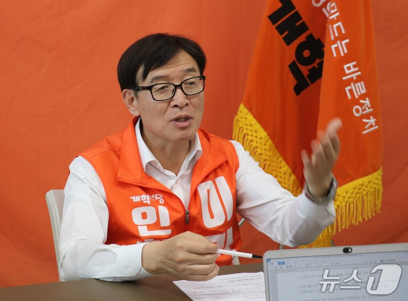 본문 이미지 - 이기붕 후보가 지난 18일 뉴스1과 인터뷰에서 소부장을 살려야 하는 이유에 대해 설명하고 있다. / 뉴스1 ⓒ News1