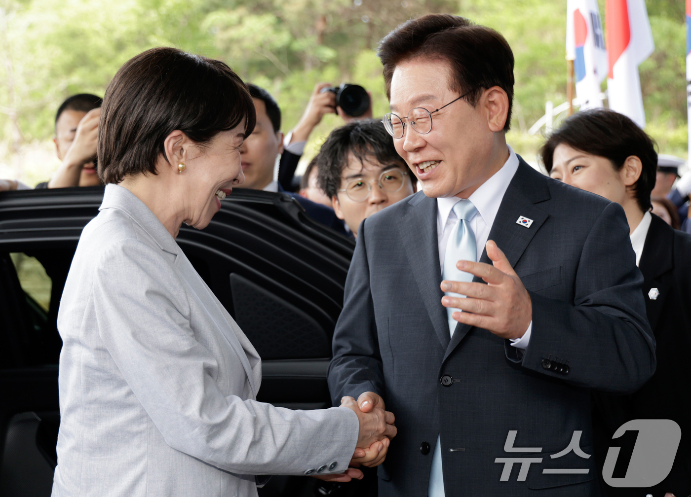 (안동=뉴스1) 허경 기자 = 이재명 대통령이 19일 경북 안동의 한 호텔에서 방한한 다카이치 사나에 일본 총리를 영접하고 있다. (청와대통신사진기자단) 2026.5.19/뉴스1