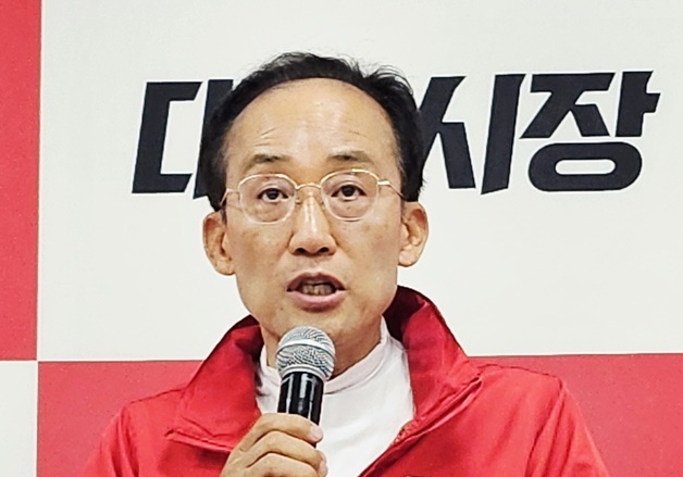 \'대구경제 대개조\' 공약 발표하는 추경호