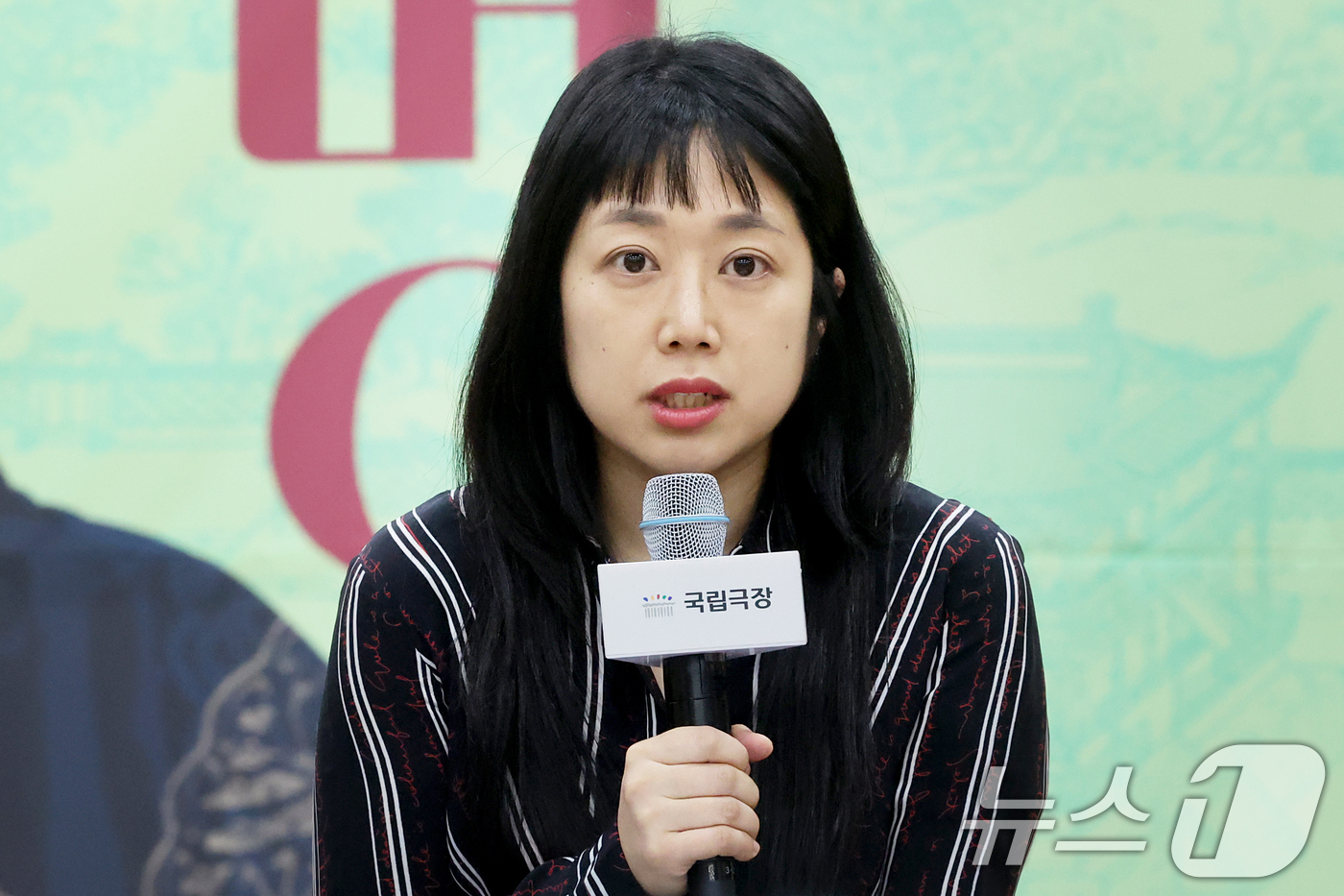 (서울=뉴스1) 조연우 인턴기자 = 임지민 연출가가 19일 오후 서울 중구 국립극장 뜰아래연습장에서 열린 국립창극단 신작 ‘효명’ 라운드 인터뷰에서 작품에 대해 설명하고 있다. 2 …
