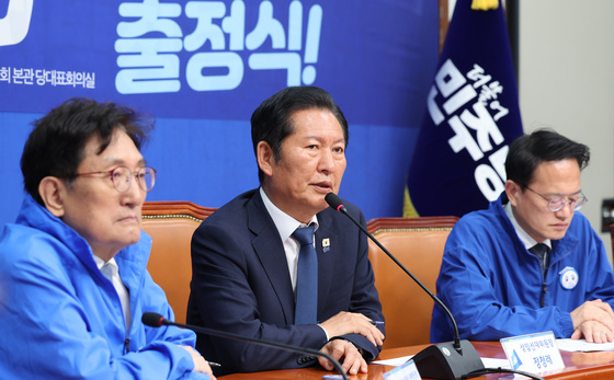 오뚝유세단 출정식 발언하는 정청래 대표