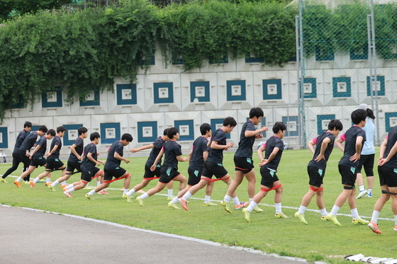 남북 대결 앞두고 훈련한는 北 내고향여자축구단
