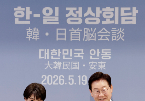 다카이치 日 총리 자리 권하는 이재명 대통령
