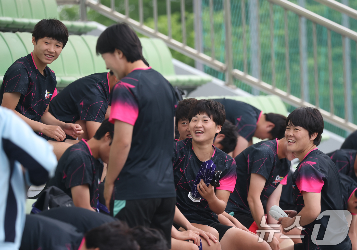 (수원=뉴스1) 김영운 기자 = 2025-26 아시아축구연맹(AFC) 여자챔피언스리그(AWCL) 4강전 수원FC위민과 내고향축구단의 경기를 하루 앞둔 19일 경기 수원시 팔달구 수 …