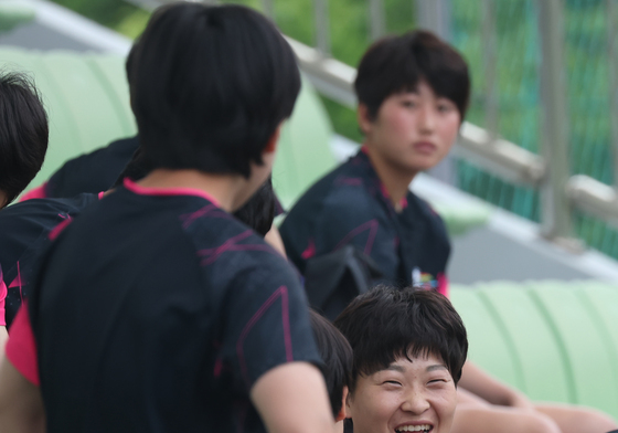공개 훈련 앞둔 북한 내고향여자축구단 선수들