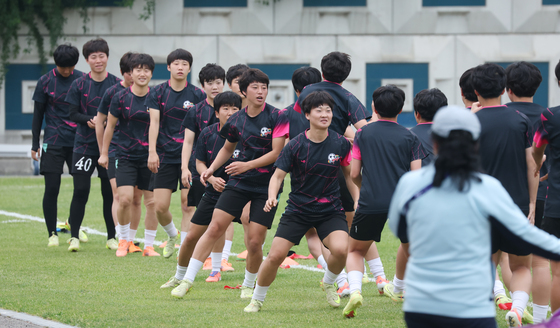 훈련하는 북한 여자축구팀