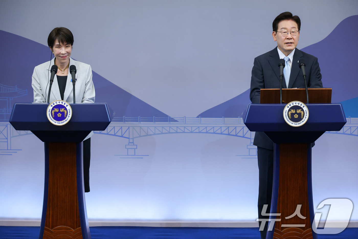 (안동=뉴스1) 허경 기자 = 이재명 대통령과 다카이치 사나에 일본 총리가 19일 경북 안동의 한 호텔에서 공동언론발표를 하고 있다. (청와대통신사진기자단) 2026.5.19/뉴스 …