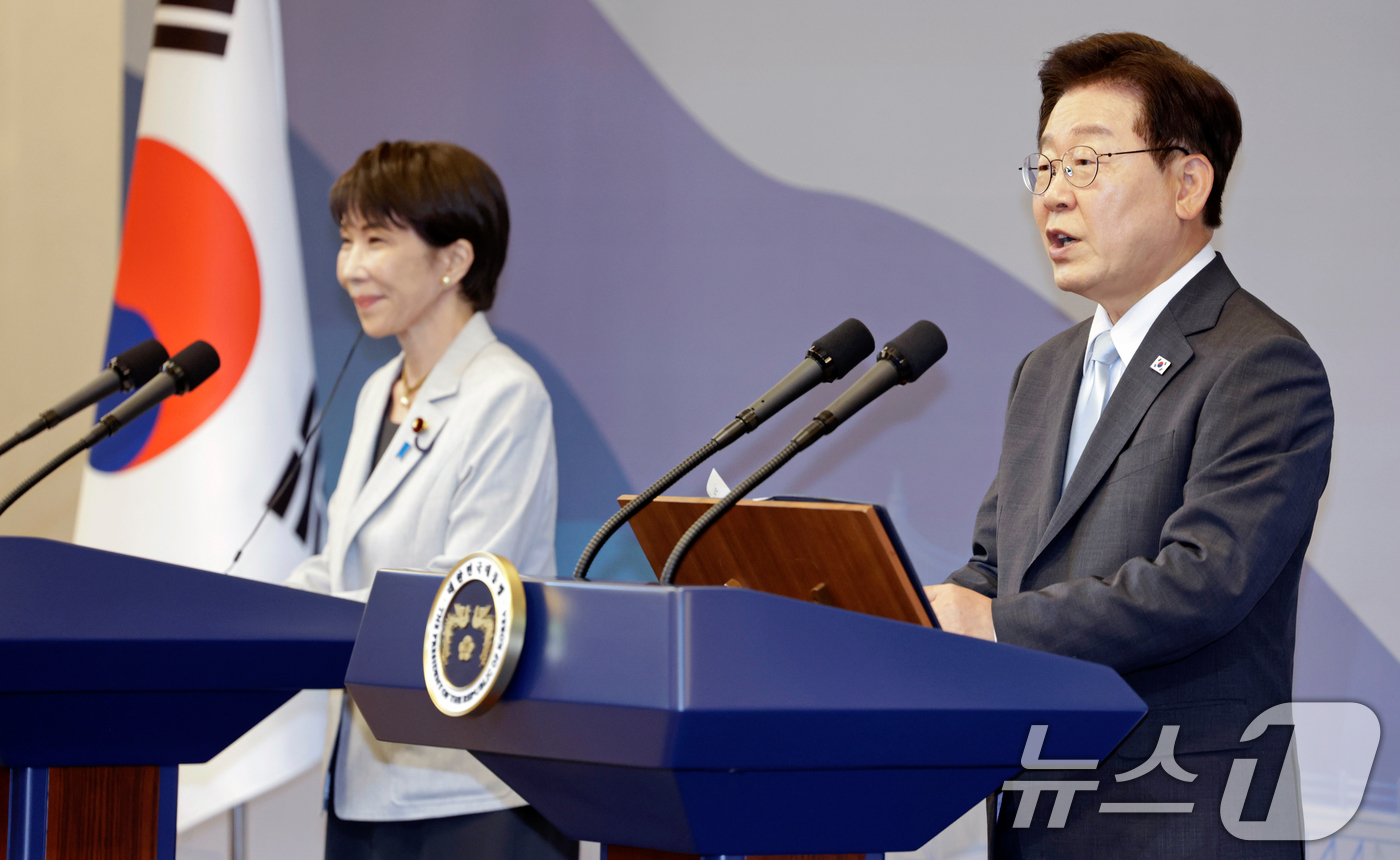 (안동=뉴스1) 허경 기자 = 이재명 대통령과 다카이치 사나에 일본 총리가 19일 경북 안동의 한 호텔에서 공동언론발표를 하고 있다. (청와대통신사진기자단) 2026.5.19/뉴스 …