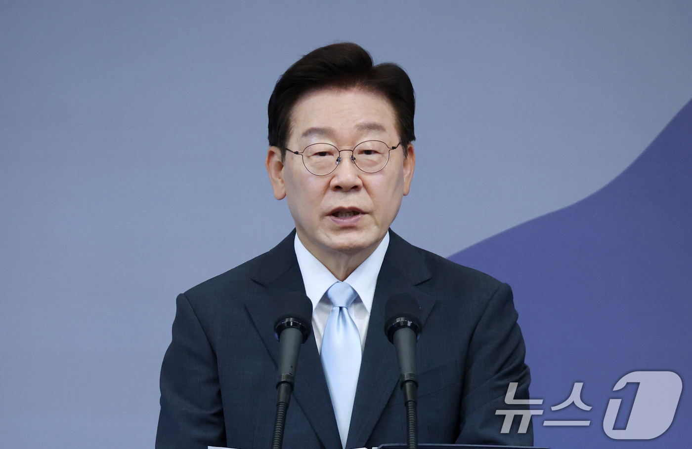 (안동=뉴스1) 허경 기자 = 이재명 대통령이 19일 경북 안동의 한 호텔에서 다카이치 사나에 일본 총리와 공동언론발표를 하고 있다. (청와대통신사진기자단) 2026.5.19/뉴스 …