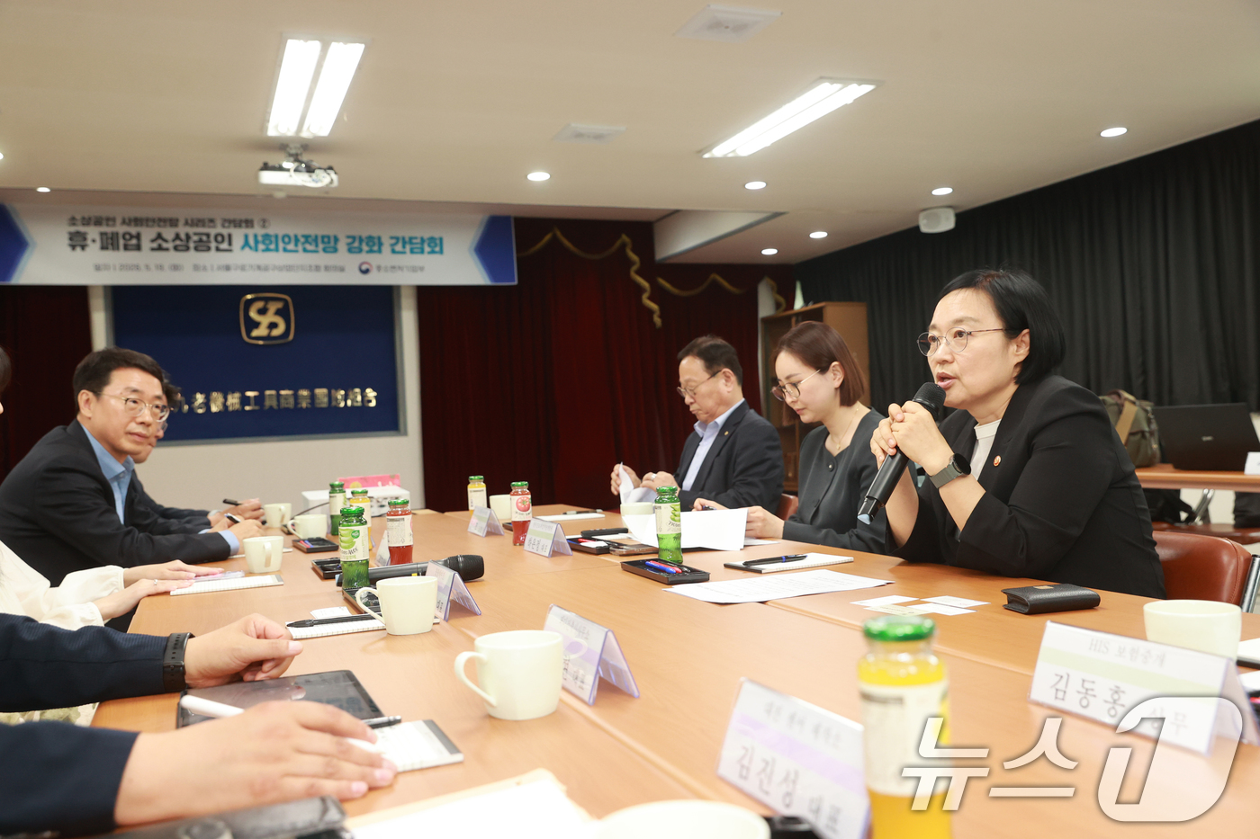 (서울=뉴스1) = 한성숙 중소벤처기업부 장관이 19일 서울 구로구 구로 이지아카데미에서 열린 휴·폐업 소상공인 사회안전망 강화 간담회에서 발언하고 있다. (중소벤처기업부 제공. …