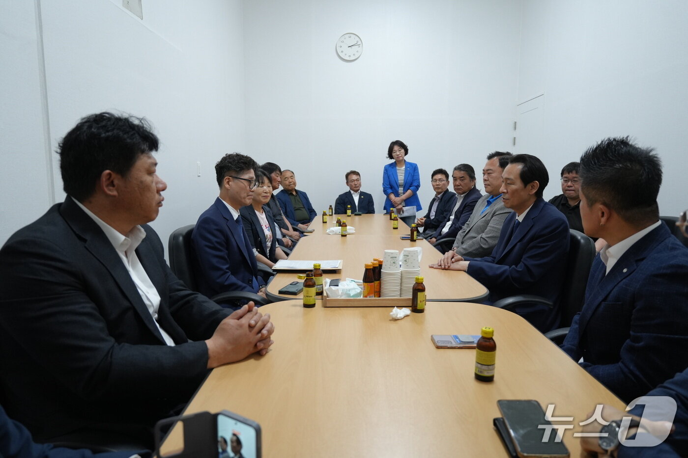 본문 이미지 - 강원지역 자영업·소상공인 정책제안서 전달.(우상호후보캠프 측 제공. 재판매 및 DB금지)/뉴스1
