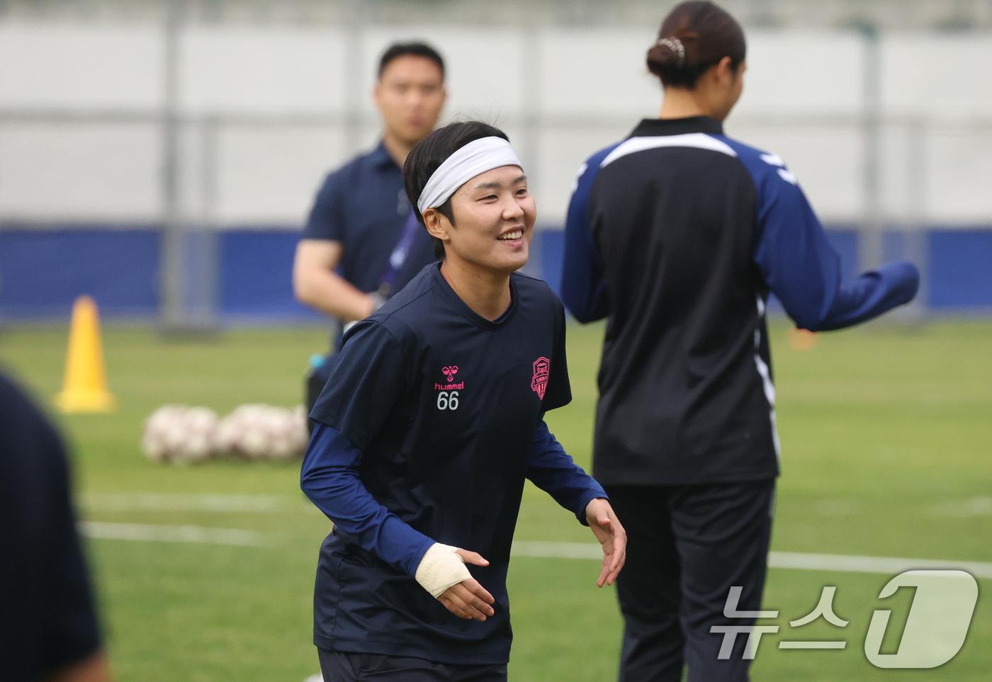 (수원=뉴스1) 김영운 기자 = 2025-26 아시아축구연맹(AFC) 여자챔피언스리그(AWCL) 4강전 수원FC위민과 내고향축구단의 경기를 하루 앞둔 19일 경기 수원시 팔달구 수 …