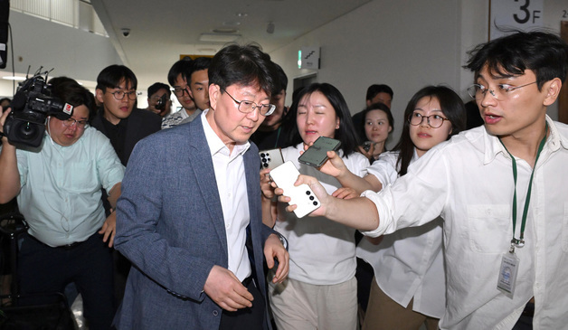 질문 받는 박정범 중노위 조정과장