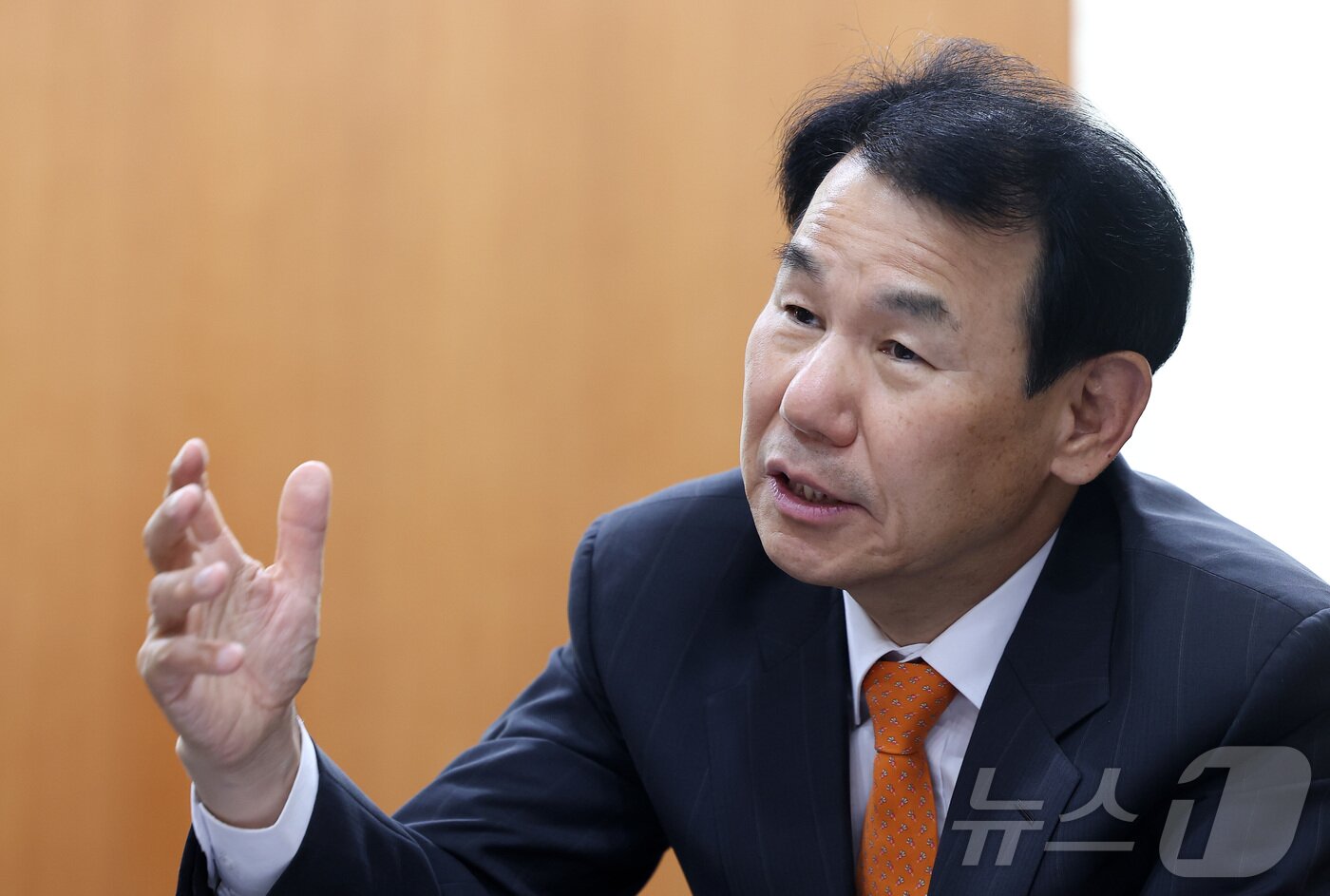 본문 이미지 - 정은보 한국거래소 이사장이  지난 19일 서울 영등포구 여의도 한국거래소에서 뉴스1과 인터뷰를 하고 있다. 그는 "앞으로는 어느 국가의 거래소가 국제적 경쟁력을 확대해 글로벌 투자자를 끌어모으냐가 핵심이 될 것"이라고 말했다. ⓒ 뉴스1 김성진 기자