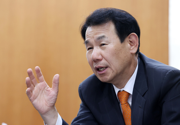 정은보 "한국거래소 없어질 수도…일본 이기고 중국과 경쟁해야"
