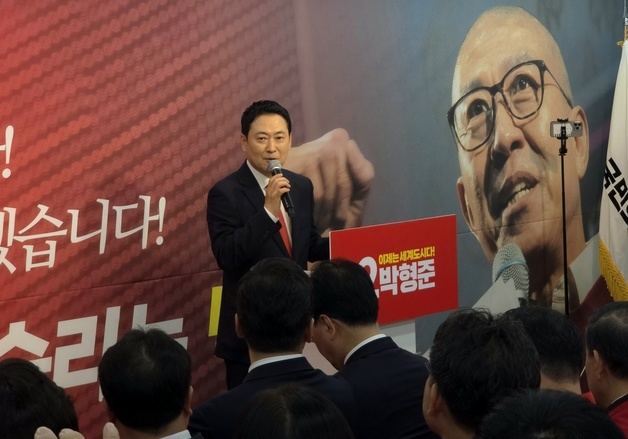 박형준 선거사무소 개소식 찾아 축사하는 장동혁 대표