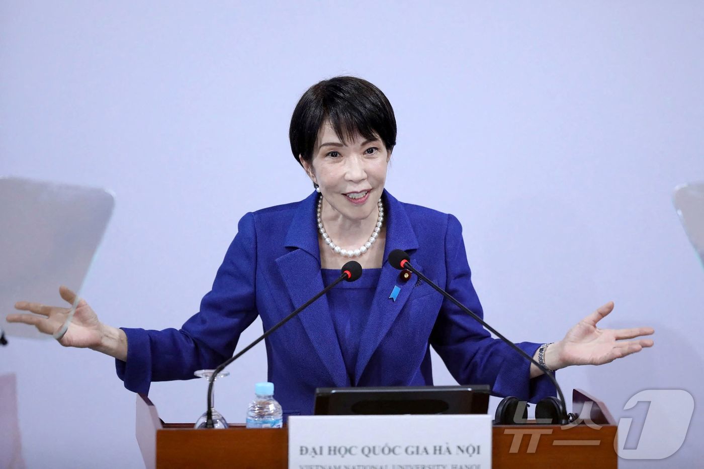 (하노이 AFP=뉴스1) 김지완 기자 = 2일(현지시간) 다카이치 사나에 일본 총리가 베트남 하노이의 하노이 국립대에서 강연하고 있다. 2026.05.02ⓒ AFP=뉴스1