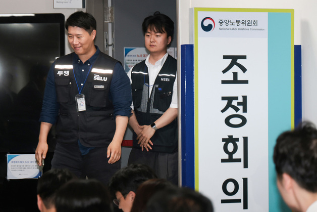 삼성전자, 총파업 '최후 담판' 앞두고 보합권 등락[핫종목]