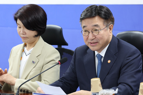 윤호중 장관, 팔공산 기도터 정비현장 점검…하천·계곡 불법시설 정비