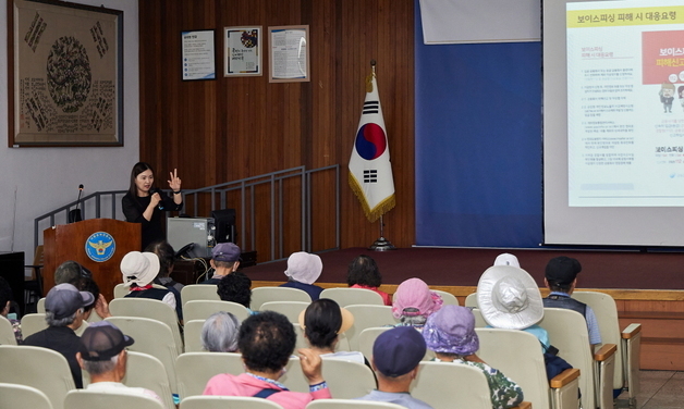 KB손보, 폐지수거 어르신 교통사고 예방 나서…돌봄 공백 해소 지원