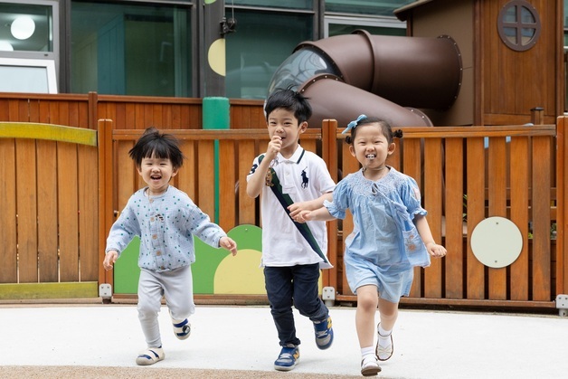 포스코 "미아 방지 호루라기·안전동화책 제작 배포"