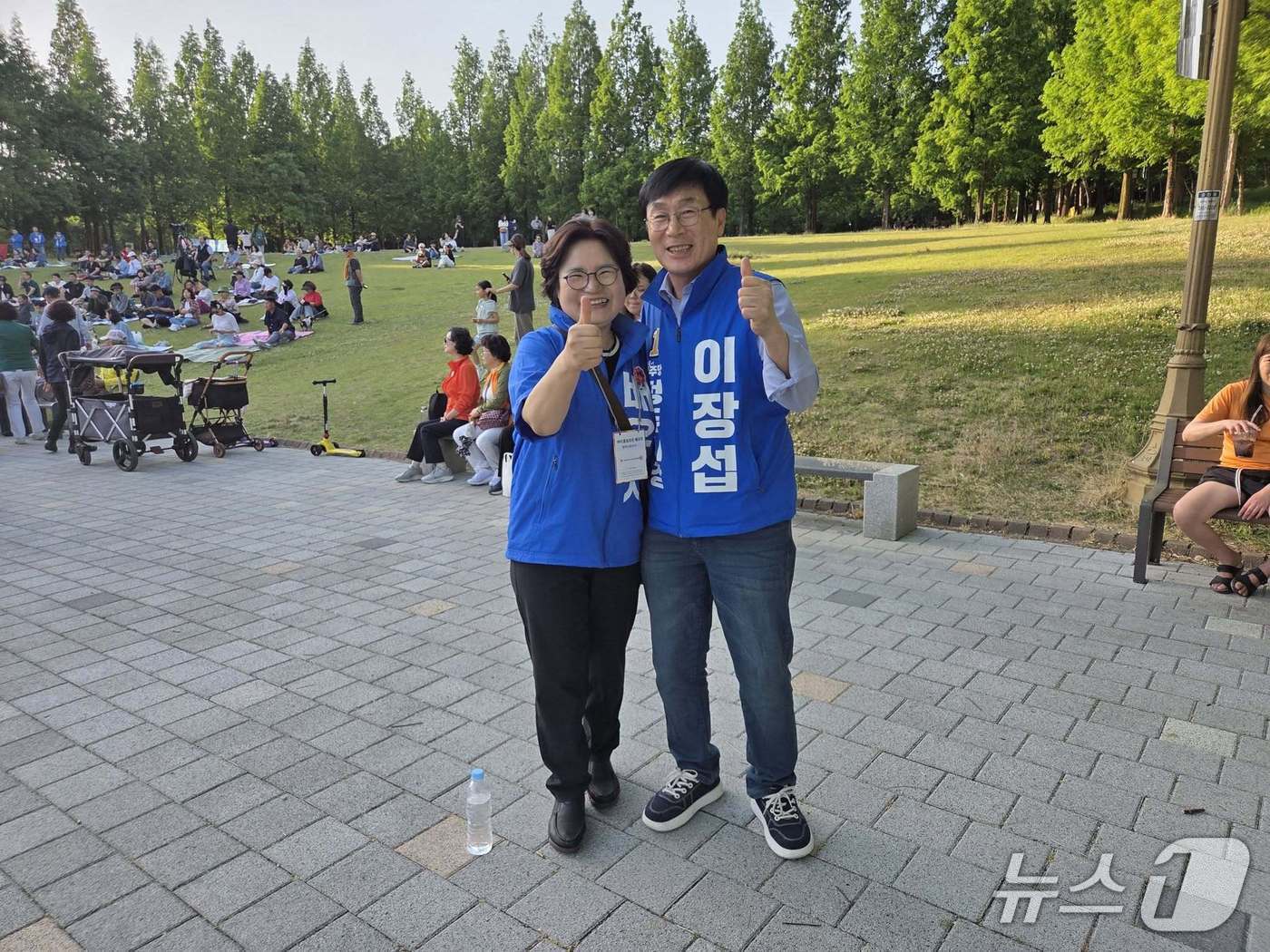 본문 이미지 - 이장섭 더불어민주당 청주시장 후보와 배우자 최영순 씨.(이장섭 청주시장 후보 페이스북. 재판매 및 DB금지)/뉴스1