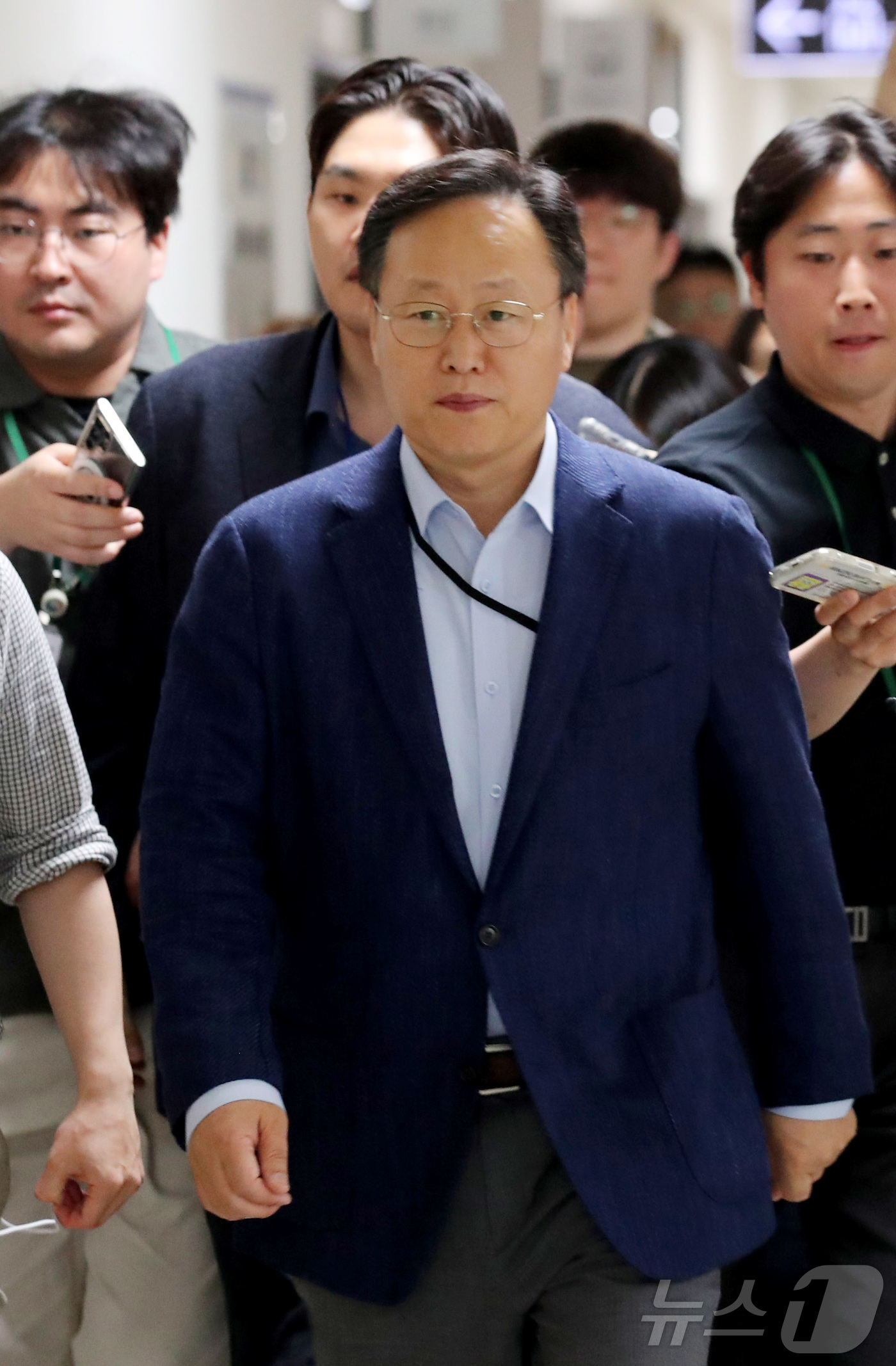 (세종=뉴스1) 김기남 기자 = 여명구 DS(디바이스솔루션·반도체 사업 담당 피플팀장) 삼성전자 사측 대표교섭위원인이 20일 세종시 정부세종청사 중앙노동위원회에서 삼성전자 노·사 …