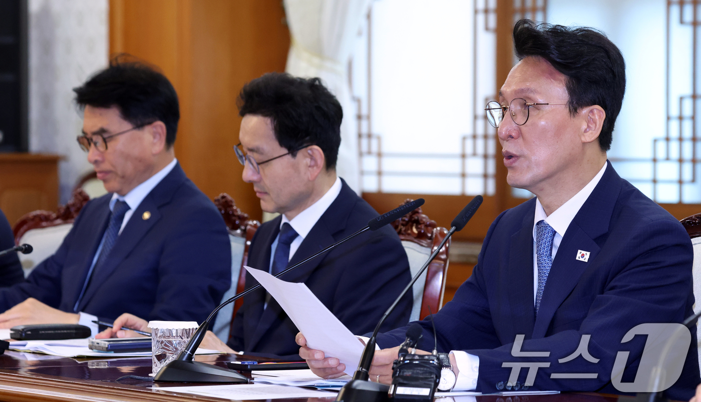 (서울=뉴스1) 김명섭 기자 = 김민석 국무총리가 20일 오전 서울 종로구 세종대로 정부서울청사에서 열린 공명선거 관계장관회의에서 모두 발언을 하고 있다.  2026.5.20/뉴스 …