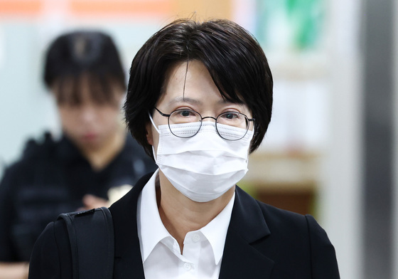 '쿠팡 수사무마 의혹' 김동희 검사, 첫 공판 출석