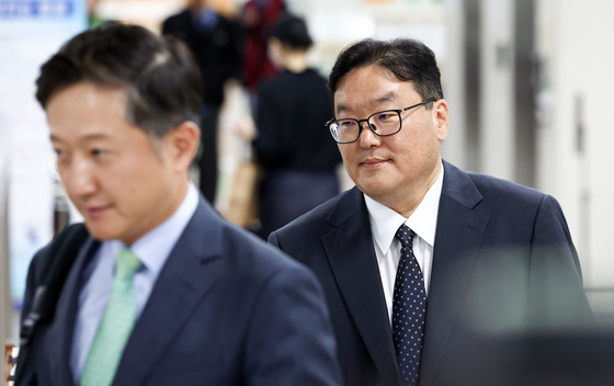 '쿠팡 수사무마 의혹' 엄희준 검사, 첫 공판 출석