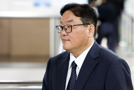 법정 들어가는 엄희준 검사