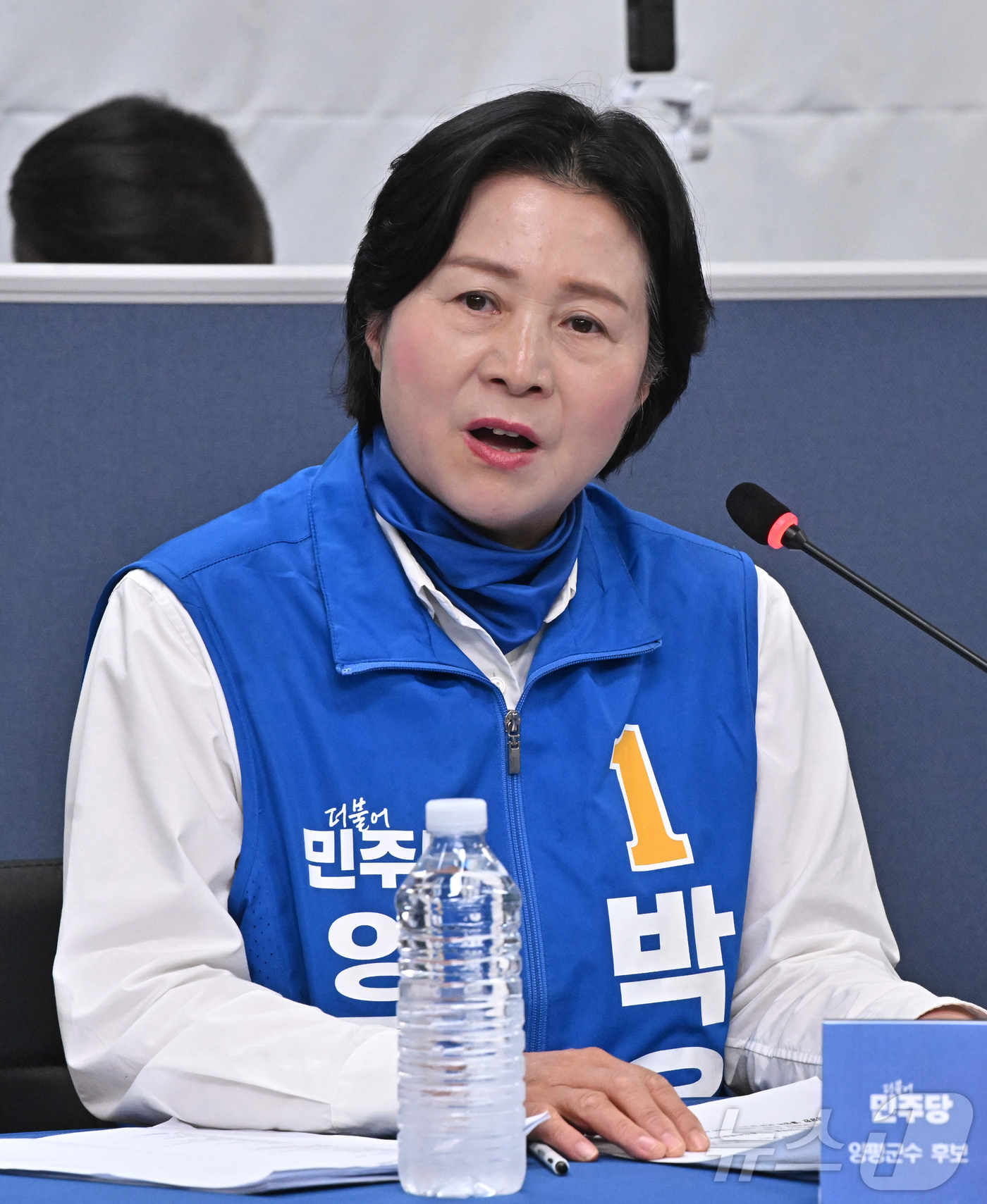 (여주=뉴스1) 김영운 기자 = 박은미 양평군수 후보가 20일 오전 경기도 여주시 박시선 더불어민주당 여주시장 후보 선거사무소에서 열린 더불어민주당 여주 현장최고위원회의에서 발언하 …