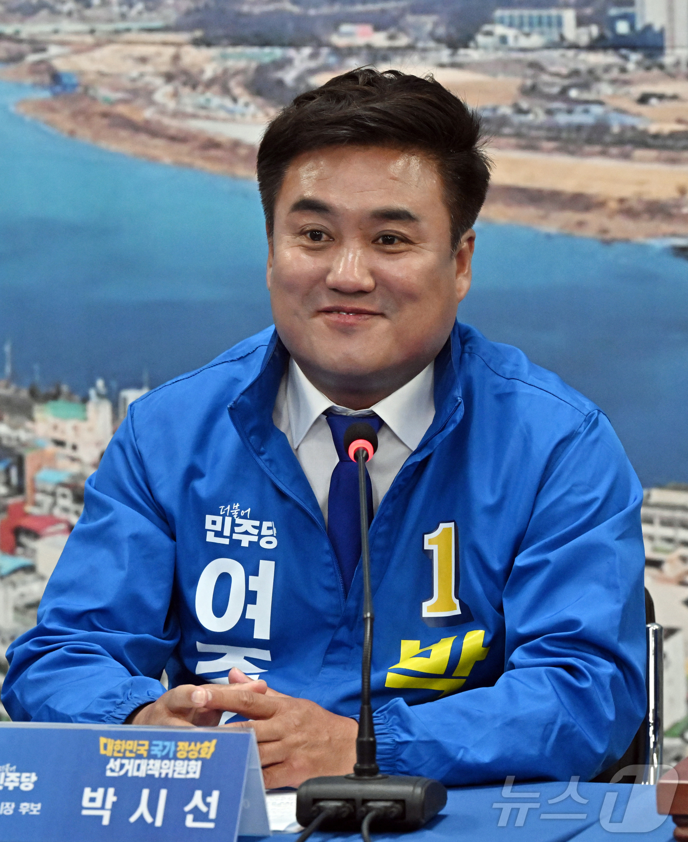(여주=뉴스1) 김영운 기자 = 박시선 여주시장 후보가  20일 오전 경기도 여주시 박시선 더불어민주당 여주시장 후보 선거사무소에서 열린 더불어민주당 여주 현장최고위원회의에서 참석 …
