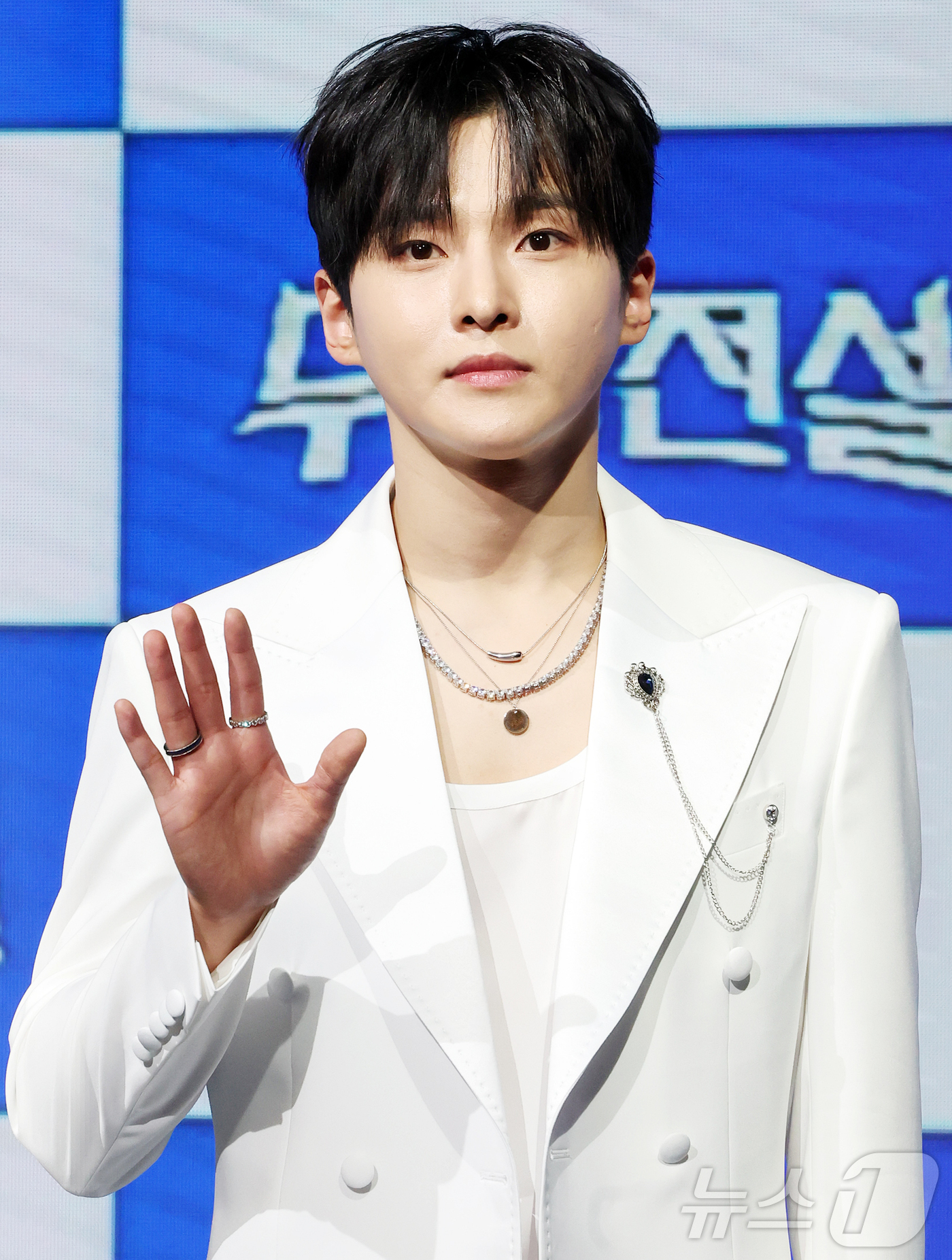(서울=뉴스1) 김진환 기자 = MBN 트롯 오디션 ‘무명전설-트롯 사내들의 서열전쟁’에서 우승을 차지한 가수 성리가 20일 서울 마포구 쇼킹케이팝센터에서 열린 톱7 기자간담회에 …
