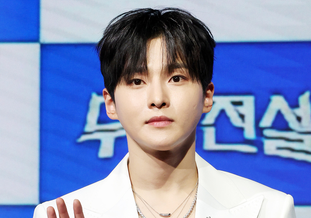 '무명전설 우승' 성리, 깜찍한 손인사