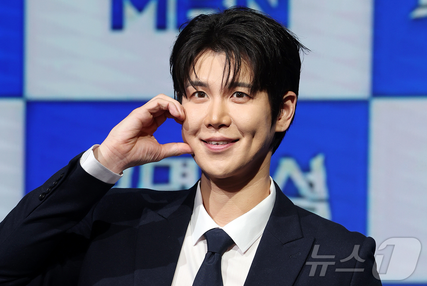 (서울=뉴스1) 김진환 기자 = MBN 트롯 오디션 ‘무명전설-트롯 사내들의 서열전쟁’ TOP3을 차지한 가수 장한별이 20일 서울 마포구 쇼킹케이팝센터에서 열린 톱7 기자간담회에 …